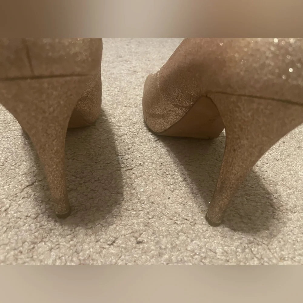Nine West gold sparkly peep toe heels‎ size 8.5